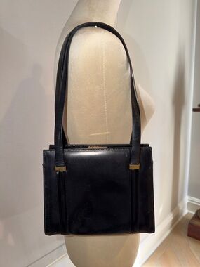 Vintage Gucci Black Leather Shoulder Bag with Gold Logo Plate